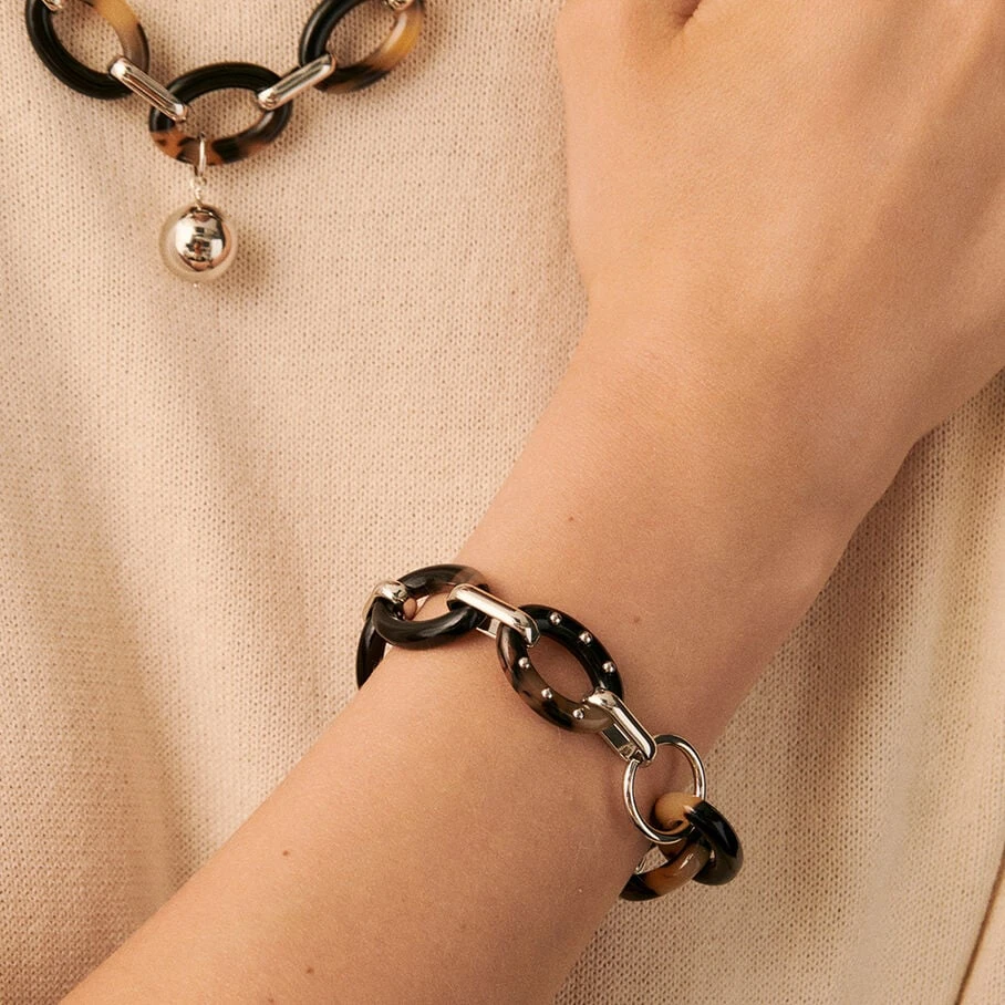 Collier Mi-long BOUCLE - Ecaille / Noir 5 Collier Mi-long BOUCLE - Ecaille / Noir – Image 3